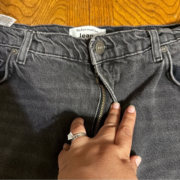 Reformation Cary High Rise Slouchy Wide Leg Jeans in Mineral Wash Black Sz 31 - Picture 7 of 14